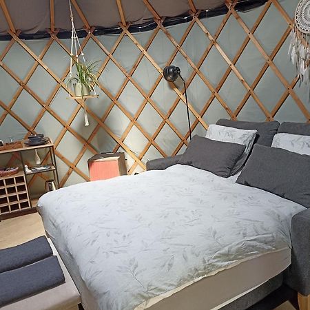 L'Echappee Au Jardin, Yourte Bucolique Godinne Экстерьер фото